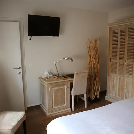 فندق Au Comte De Mercy 4*