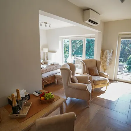 Au Comte De Mercy Hotel 4*